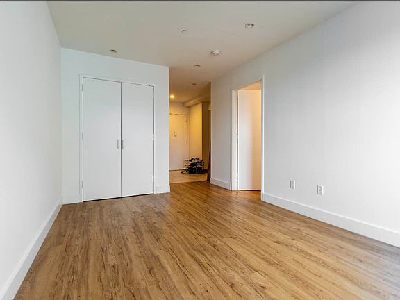 4th image of 426 E 120th St #4B