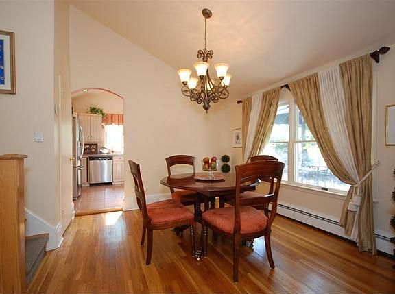 5th image of 60 Harriet Ln