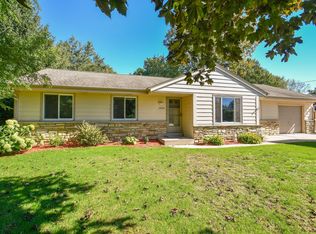 10248 S Nicholson Rd, Oak Creek, WI 53154