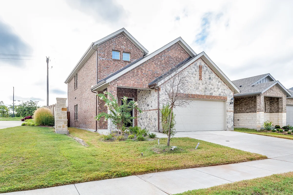 Building Photo - 5011 Bellhurst Dr