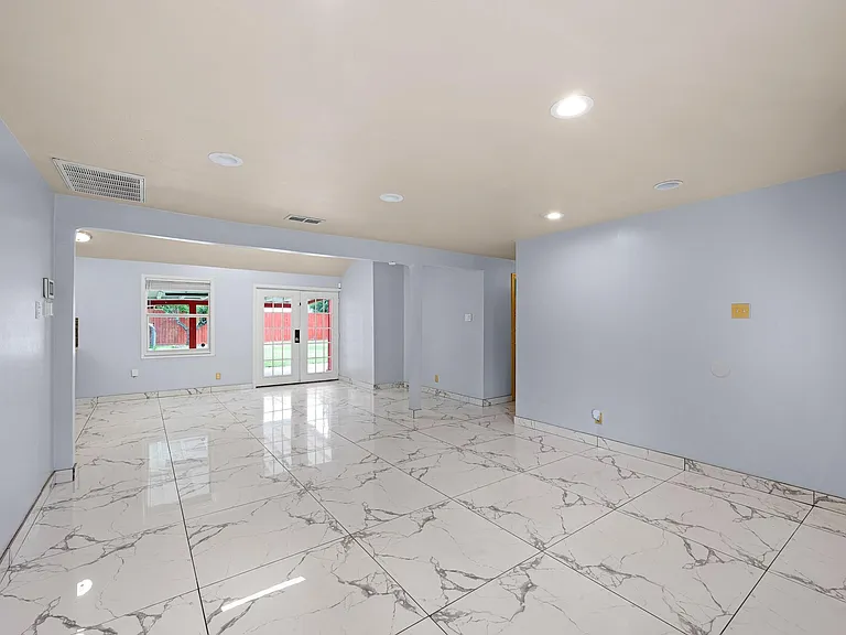 5718 Greencraig Dr — Photo 5