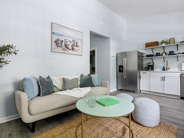 charleston-south-carolina-2057762737 picture