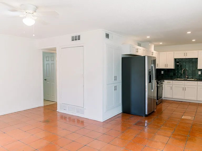 1385 Oblate Dr — Photo 13