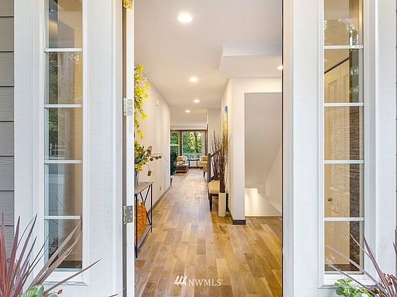 Beautiful entry all the way to the greenbelt views.