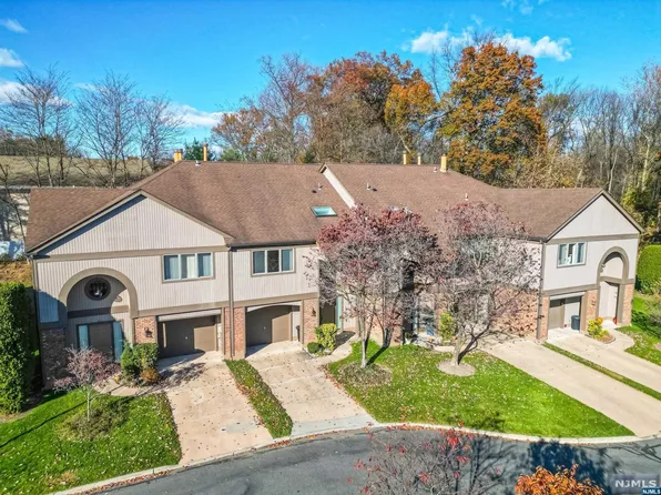 27 Maltese Dr, Fair Lawn, NJ 07410