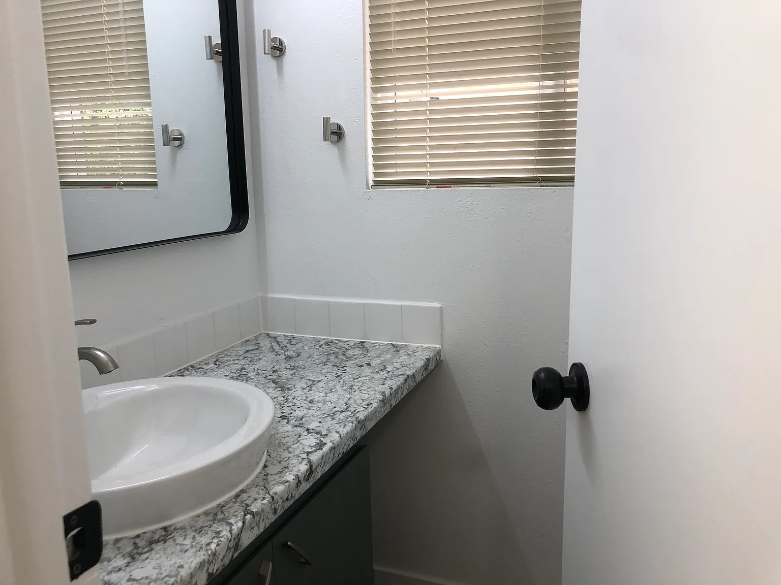 3 bed, 1.5 bath, 1200 sqft, $1,800 — Photo 2