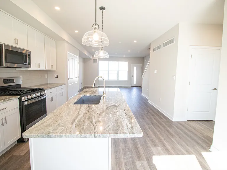 4721 Salmon St — Photo 6