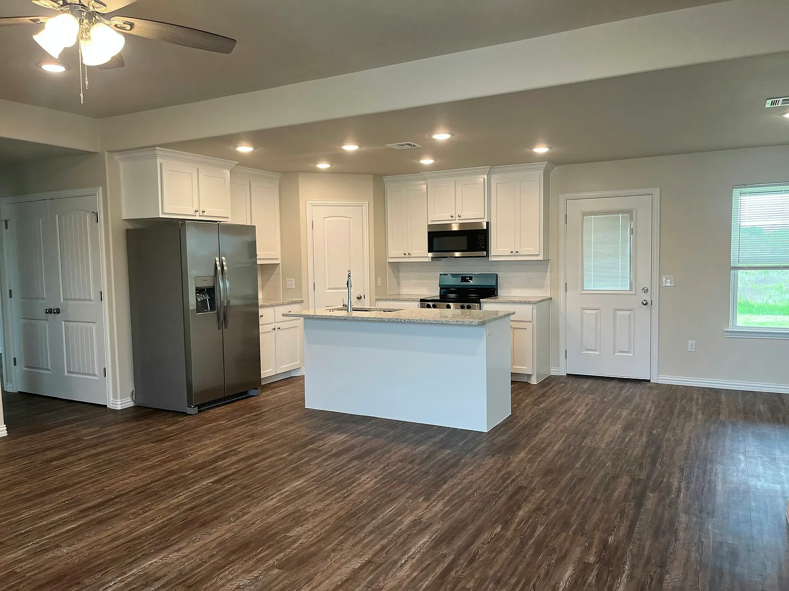 503 Honeysuckle Lane — Photo 2