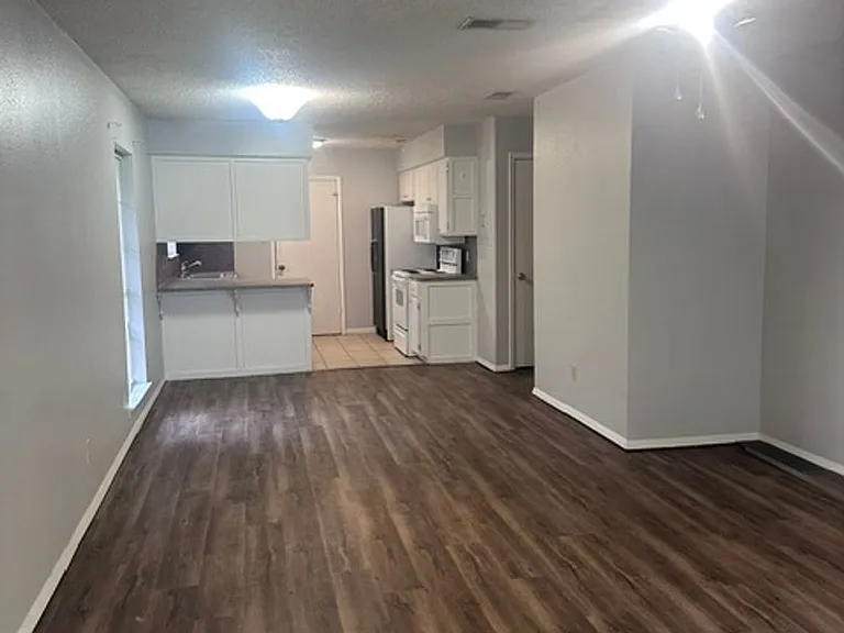 512 Rosedale St — Photo 2