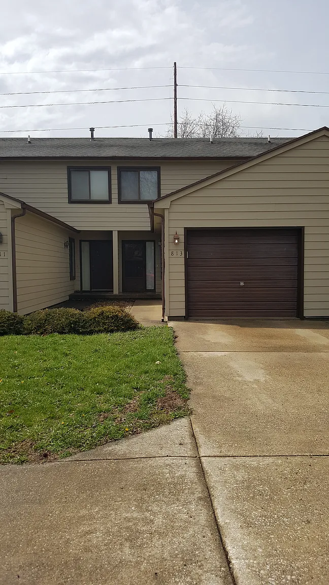 813 Irvine Rd photo 1