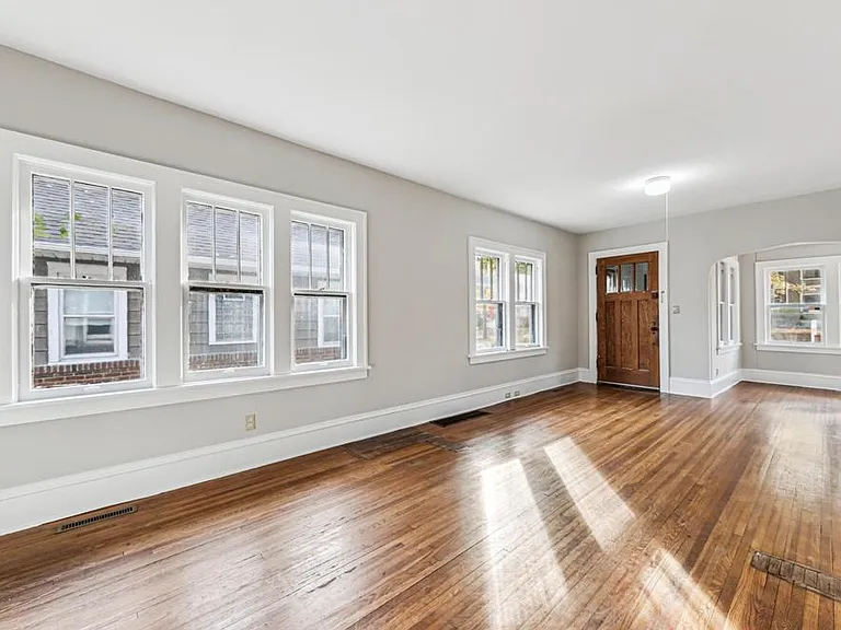 5009 Upton Ave S — Photo 2