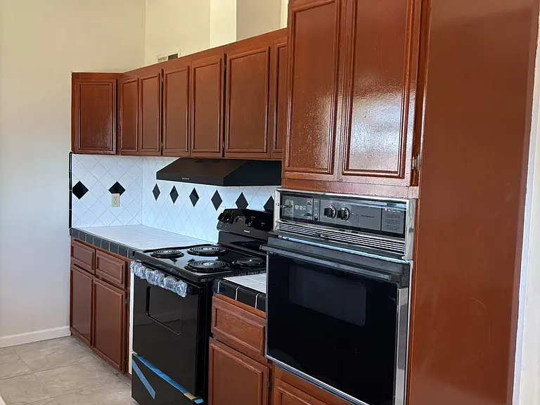136 Mitchell Ave — Photo 3