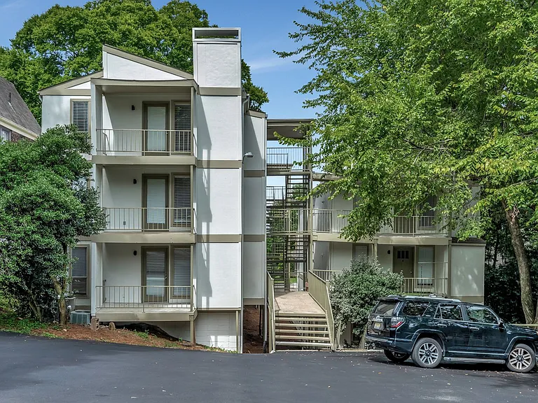 Caribou Apartments — Photo 7