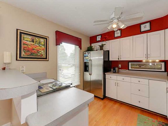 5th image of 420 Robin Rd #1-C