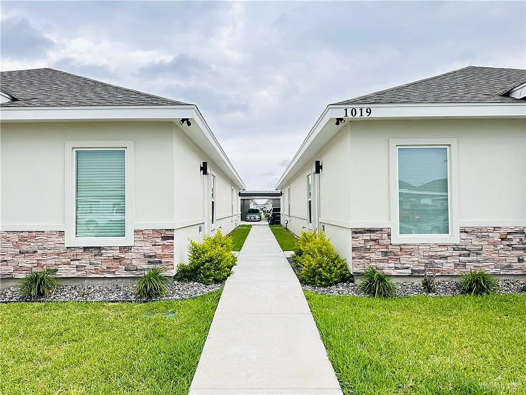 2 bed, 2.0 bath, 925 sqft, $1,200 — Photo 1