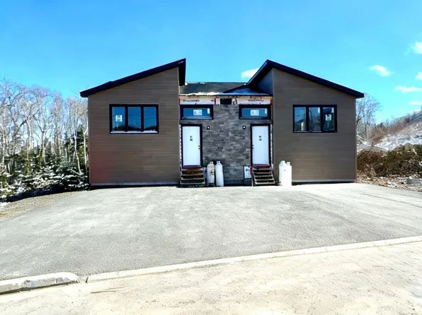 40 Swivel Ct, Herring Cove, NS B3R 0E3