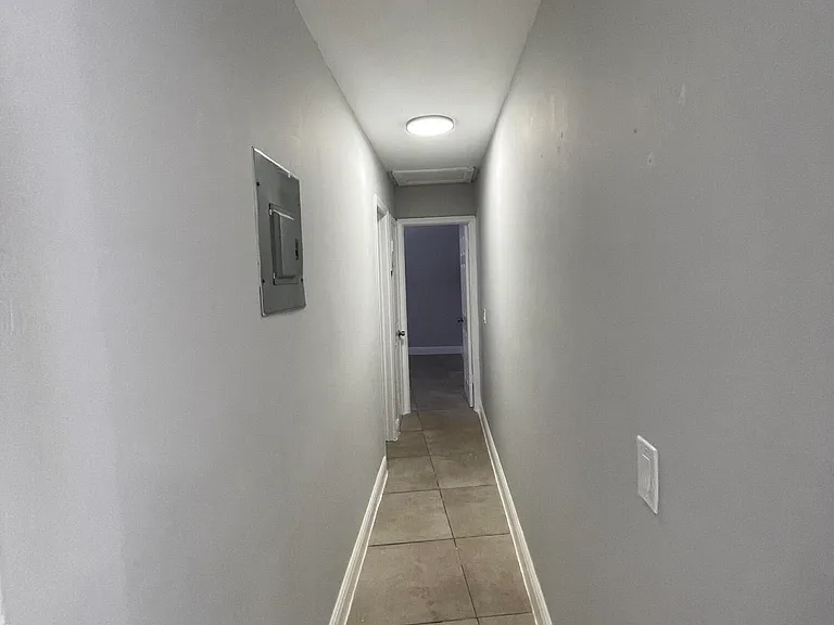 921 SW 10th Dr #3 — Photo 9