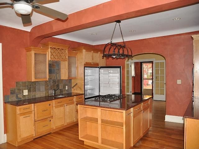 2nd image of 2577 Shaker Rd