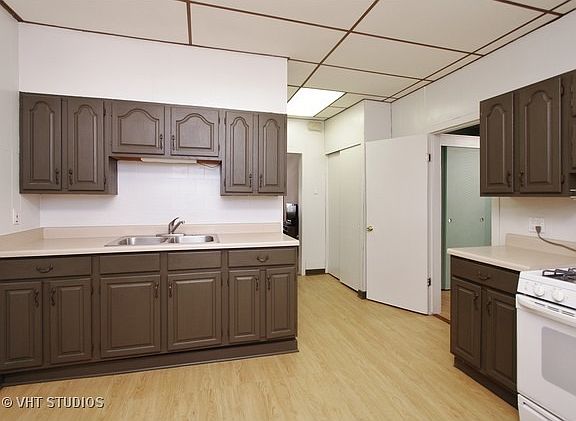 2nd image of 3311 N Sacramento Ave