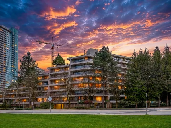 5932 Patterson Ave #215, Burnaby, BC V5H 4B4