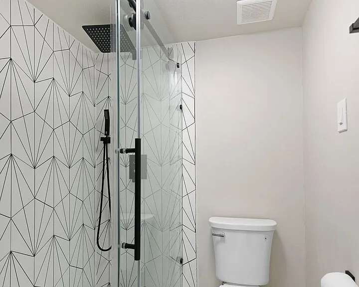 E Avenue J — Photo 21