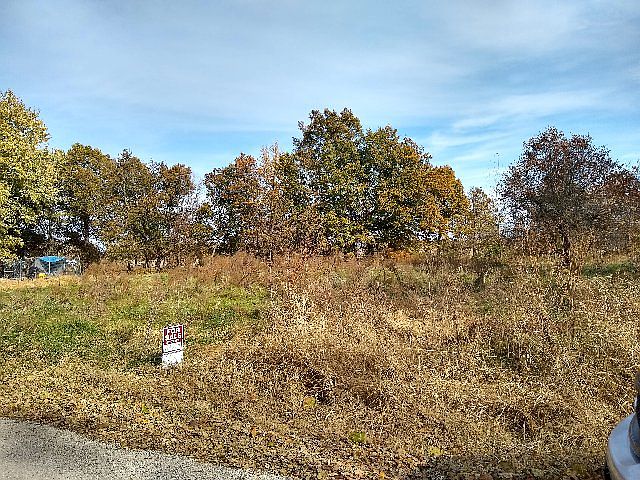 2nd image of 727 N 1300 East Rd