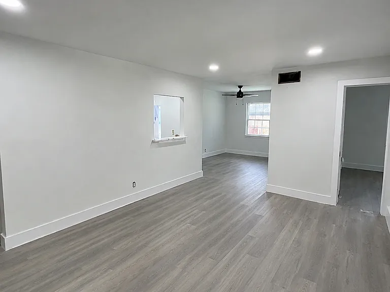 4855 Elena St — Photo 4