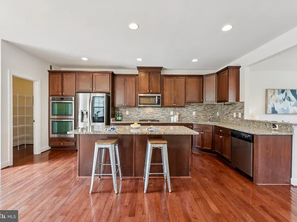 6236 Summit Point Ct, Alexandria, VA 22310