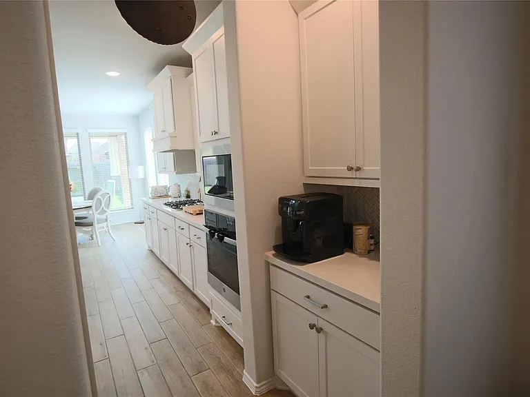 24727 Tanoureen Dr — Photo 11