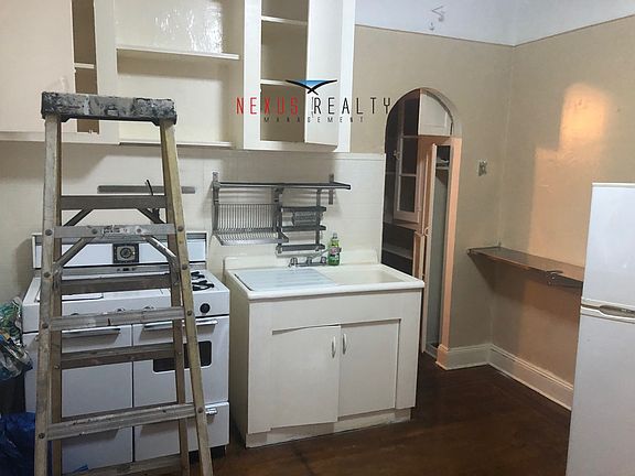 5th image of 23-70 33rd St Floor 1