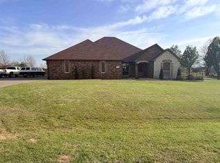 33 Old Post Ln, Enid, OK 73703