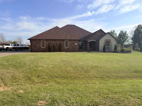 33 Old Post Ln, Enid, OK 73703