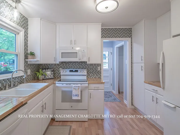 1059 Woodlake Ln — Photo 12