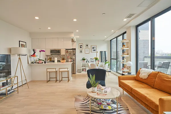 Rented by Bond New York | media 32