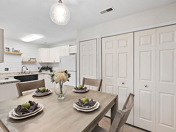 5th image of 400 Sturdy Rd APT 5B