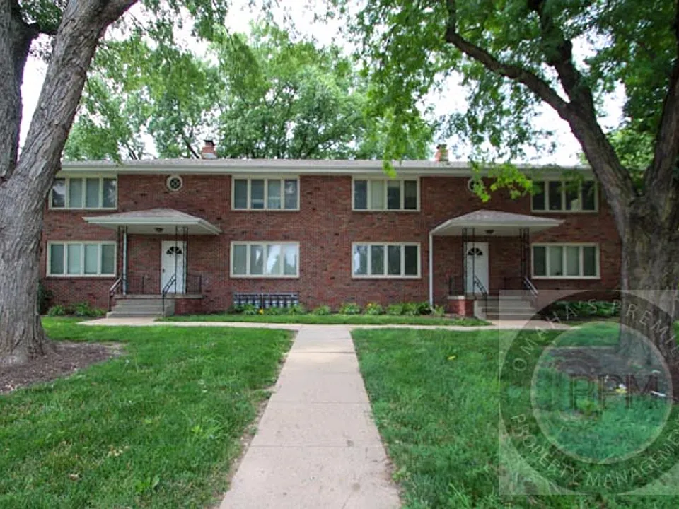 3758 S 82nd St