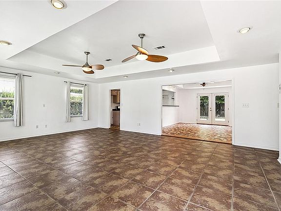 4th image of 5371 Paris Ave
