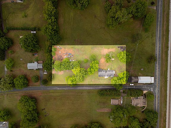 2nd image of 418 Lamb Rd