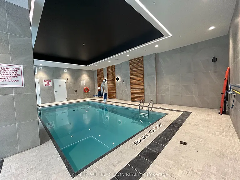 340 Queen St #810 — Photo 21