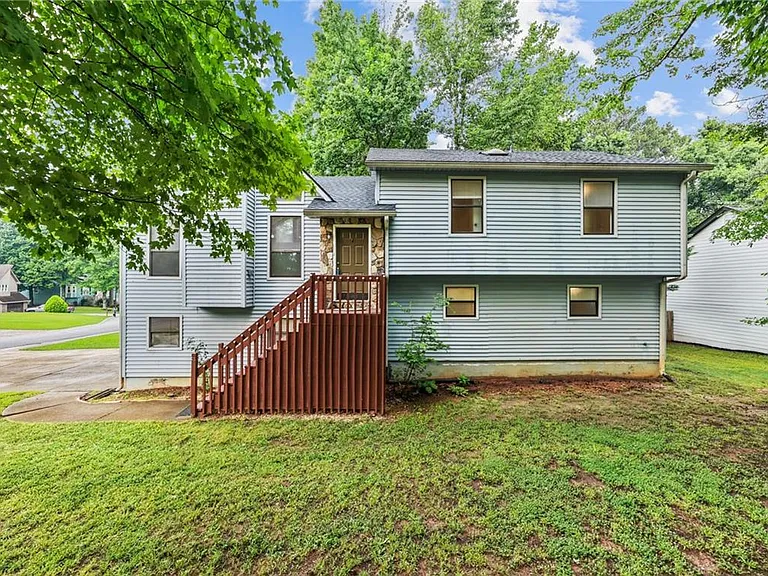 1095 Mountain Springs Dr NW — Photo 3