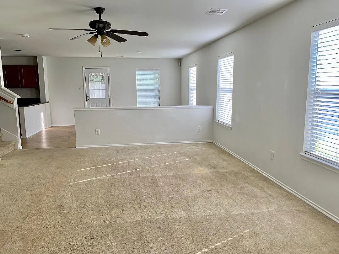 3 bed, 2.5 bath, 2172 sqft, $2,100 — Photo 4