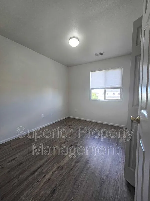 2 bed, 1.0 bath, 849 sqft, $1,250 — Photo 2