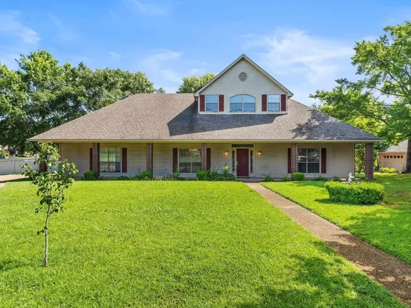 5818 Winchester Dr, Texarkana, TX 75503