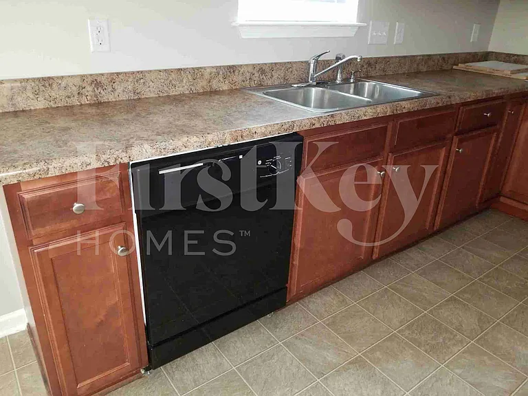901 Leatherstone Ln — Photo 9