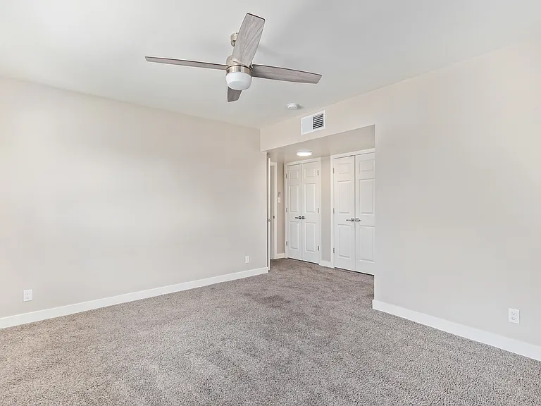 2136 W Village Dr — Photo 25