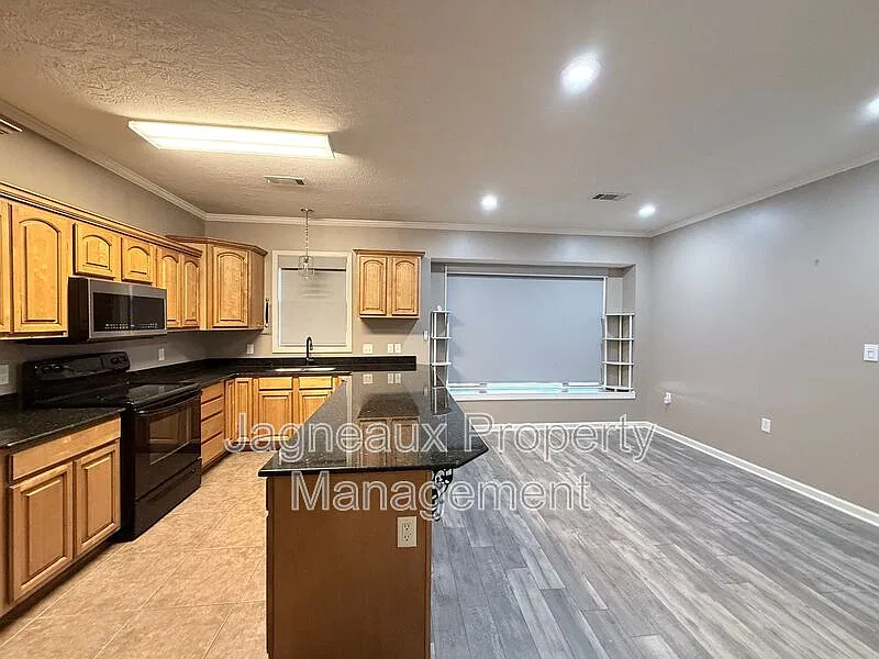 2 bed, 2.5 bath, 1364 sqft, $2,000 — Photo 3