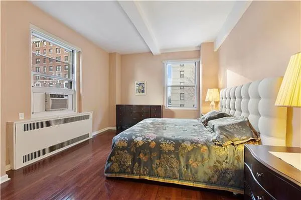 Sold by R New York | media 18