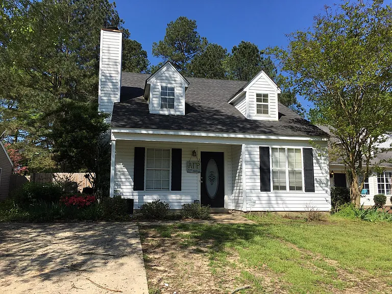 3905 High Pointe Dr — Photo 2