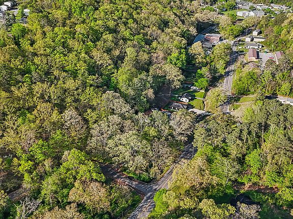 2nd image of 1018 Shallowford Rd
