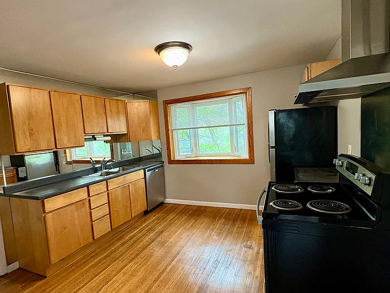 312 Victoria Blvd — Photo 6
